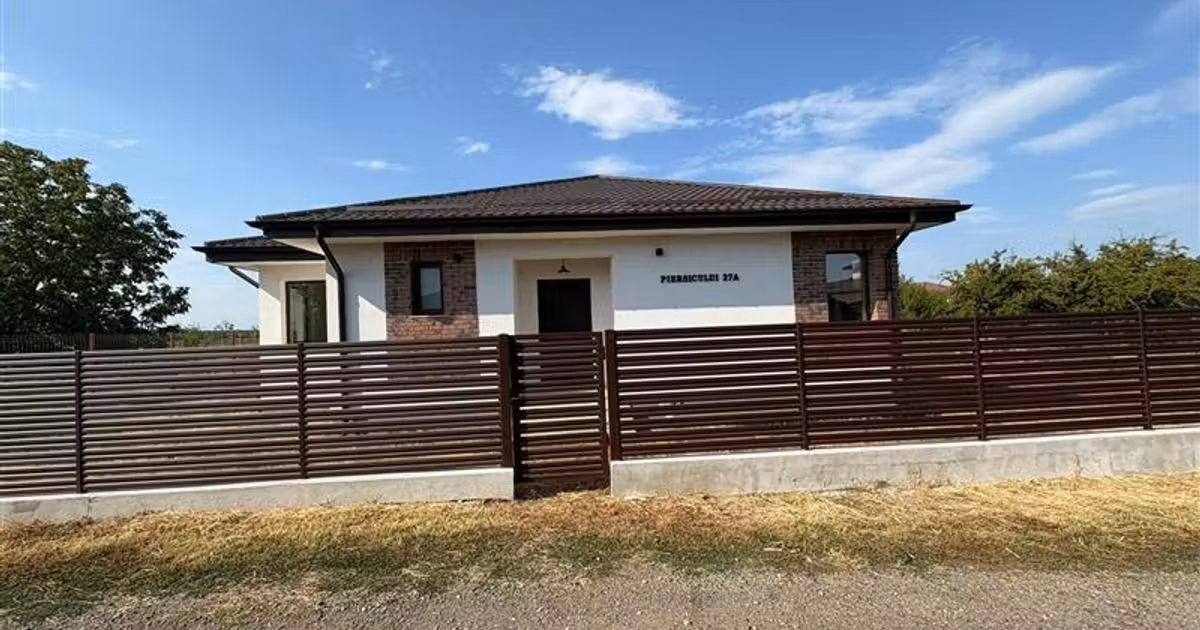 Casă de vânzare cu 4 camere în Tamași