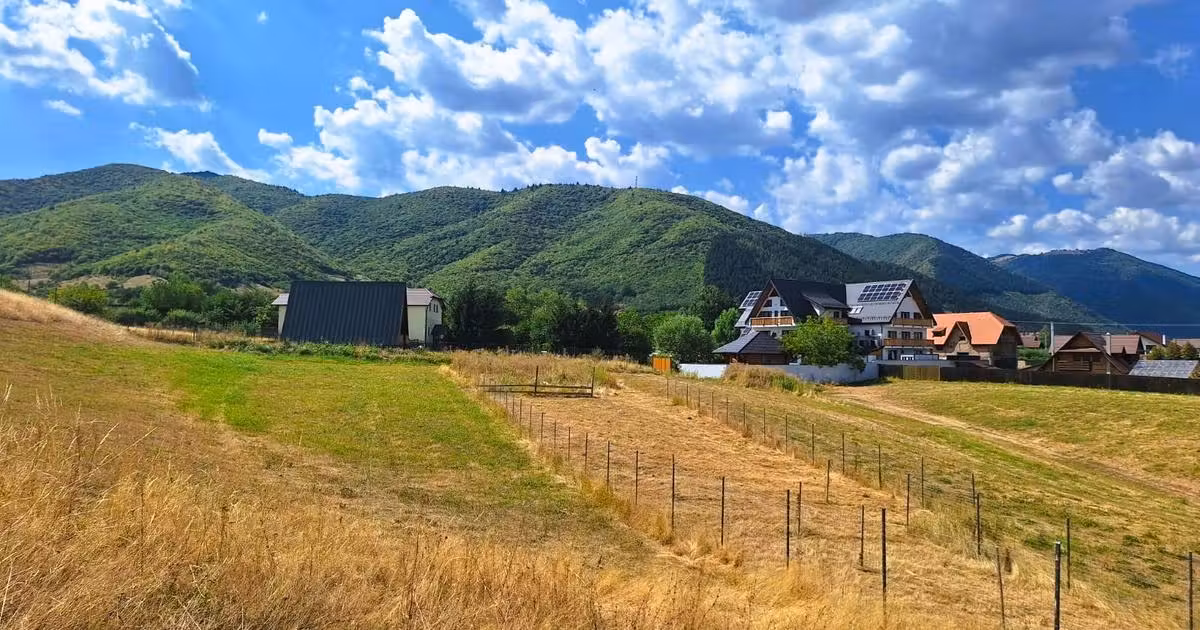 Teren extravilan de vânzare de 1257 mp, în Gura Râului