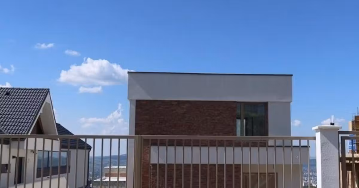 Casă individuală de vânzare cu 5 camere în Feleacu