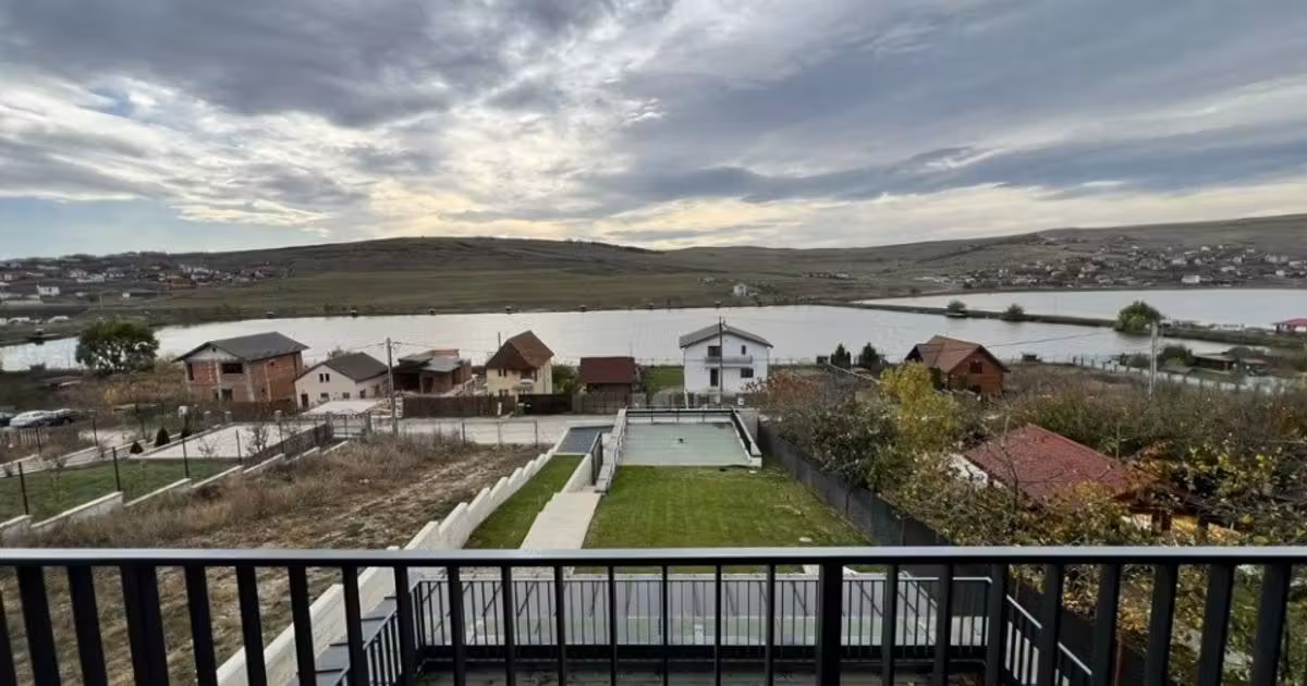 Casă individuală de vânzare cu 4 camere în Câmpenești