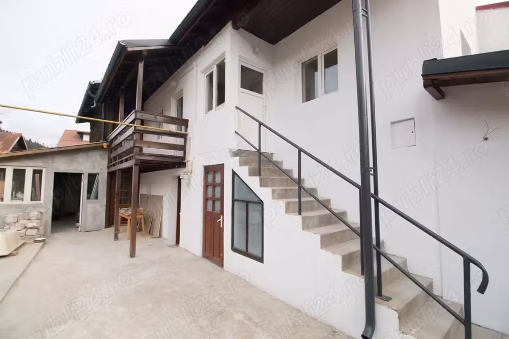 Casa de vanzare in Poiana Tapului   vedere la munte, renovata