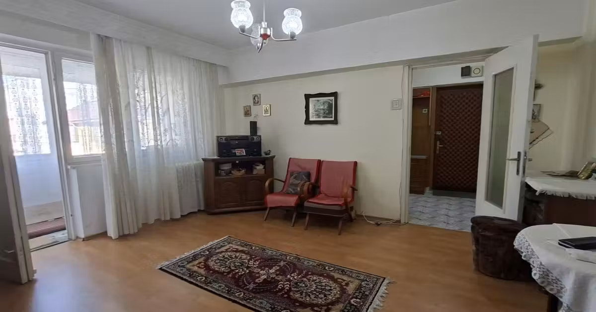 Apartament de vânzare cu 3 camere în zona Mioriței, Bacău