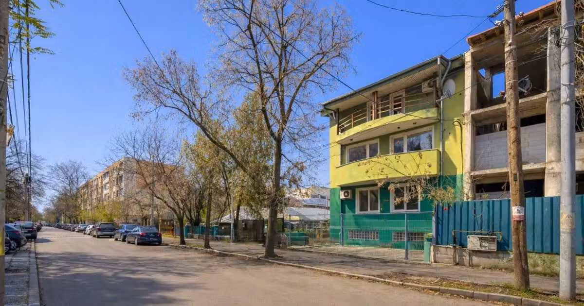 Casă individuală de vânzare cu 11 camere în zona Militari, Sector 6