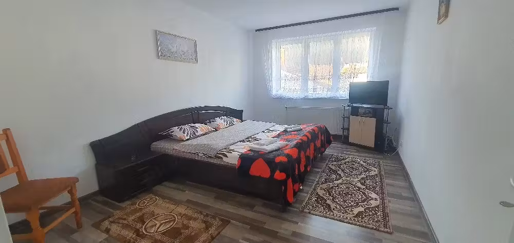 Proprietar Apartament 3 camere DECOMANDAT, Mobilat, Etaj 2, Ultra-Central Vatra Dornei (Vis-a-vis