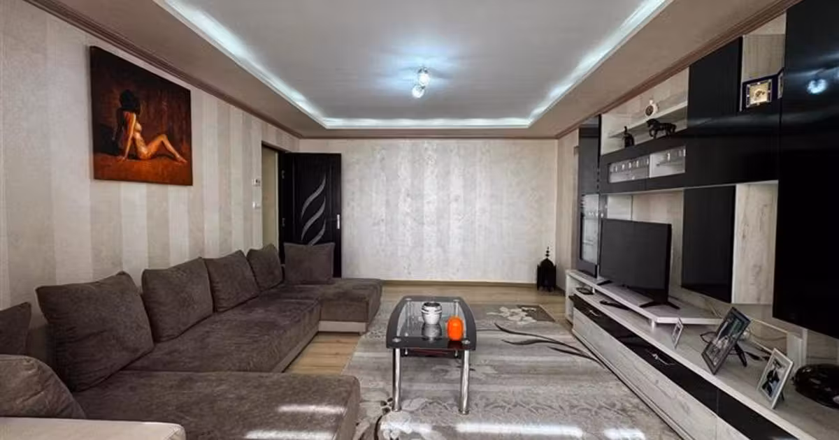 Apartament de vânzare cu 3 camere, mobilat în Câmpia Turzii