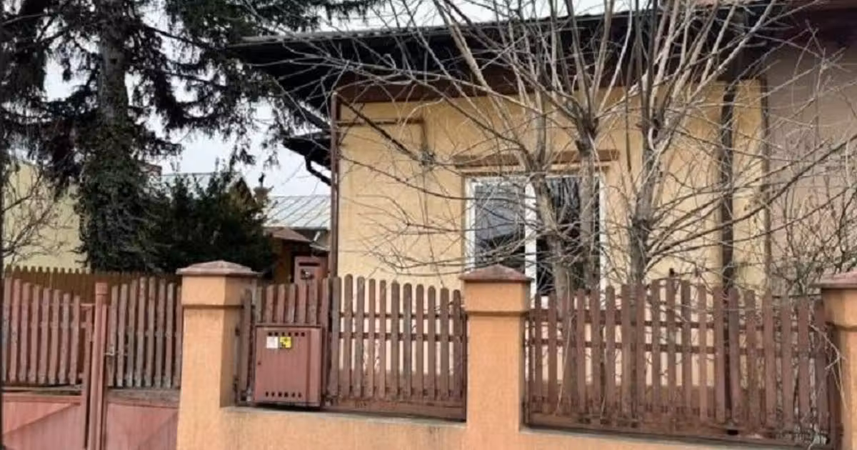 Casă individuală de vânzare cu 3 camere în zona Lupeni, Ploiești