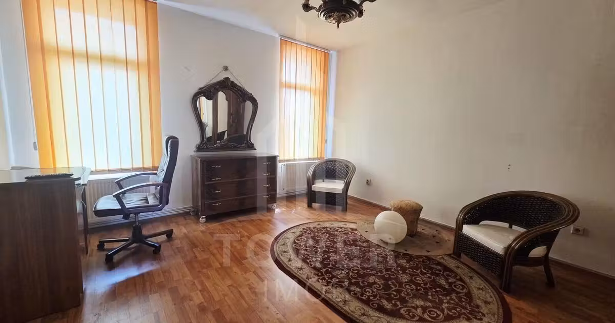 Apartament de vânzare cu 4 camere, mobilat în Șelimbăr
