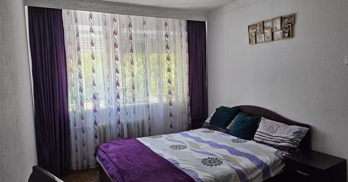 Apartament de vânzare cu 3 camere în zona Podu Roș, Iași