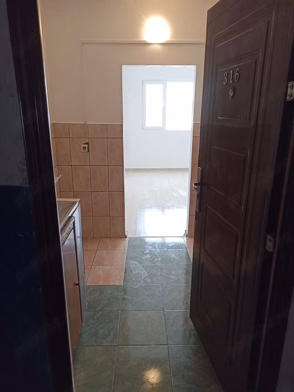 Garsoniera de vânzare