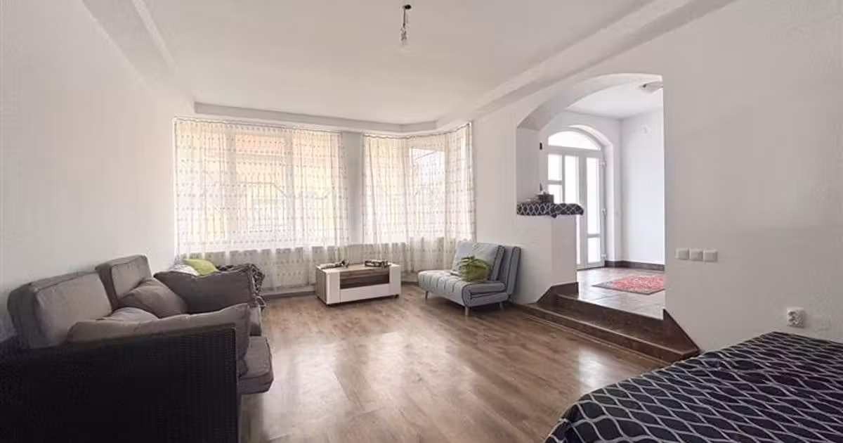 Casă individuală de vânzare cu 5 camere în zona Cantemir, Oradea