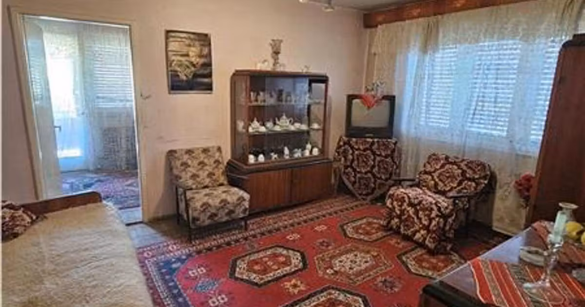 Apartament de vânzare cu 3 camere în zona Ultracentral, Bacău