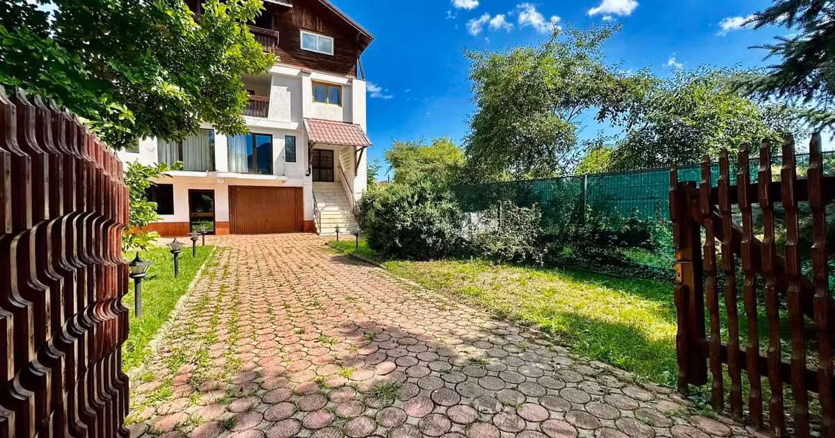 Casă individuală de vânzare cu 14 camere în Zărnești