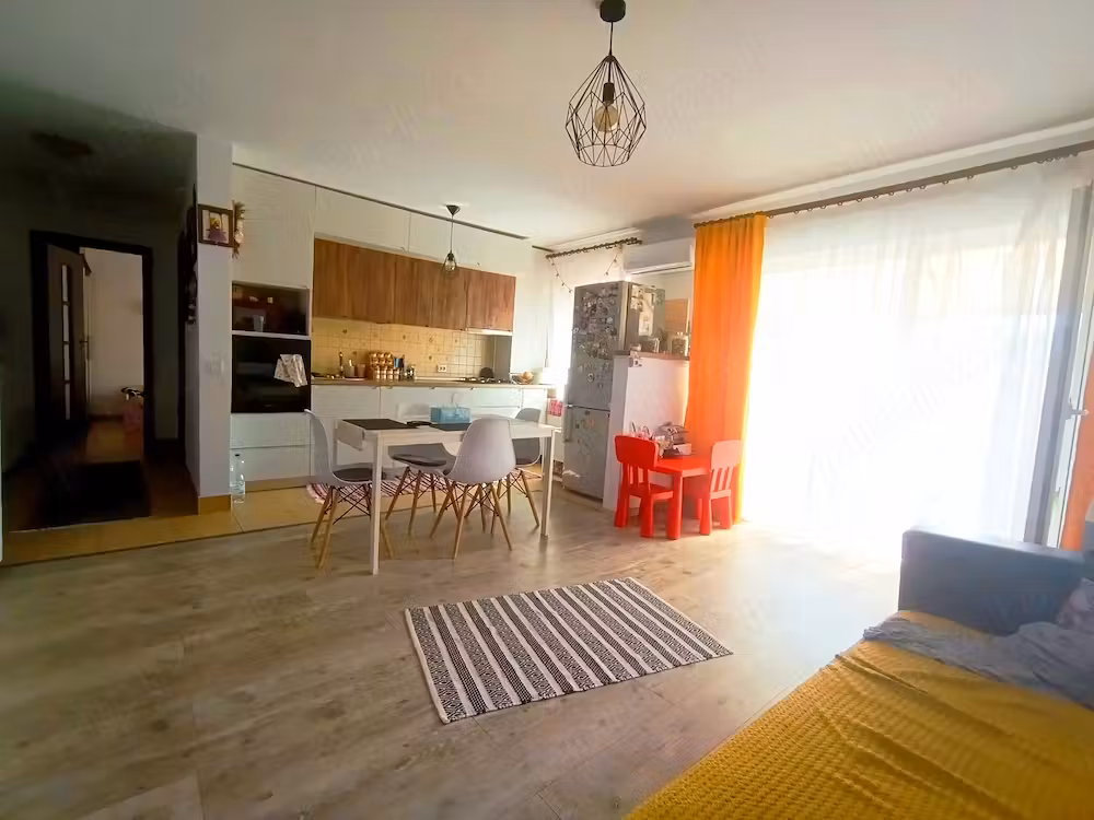 Vând apartament Cetatii Florești