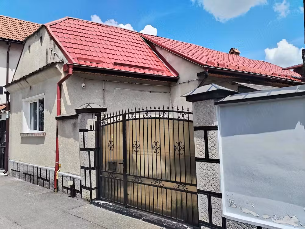 Casă de vânzare în comuna Cristian liniște, aer curat și acces rapid către Brașov
