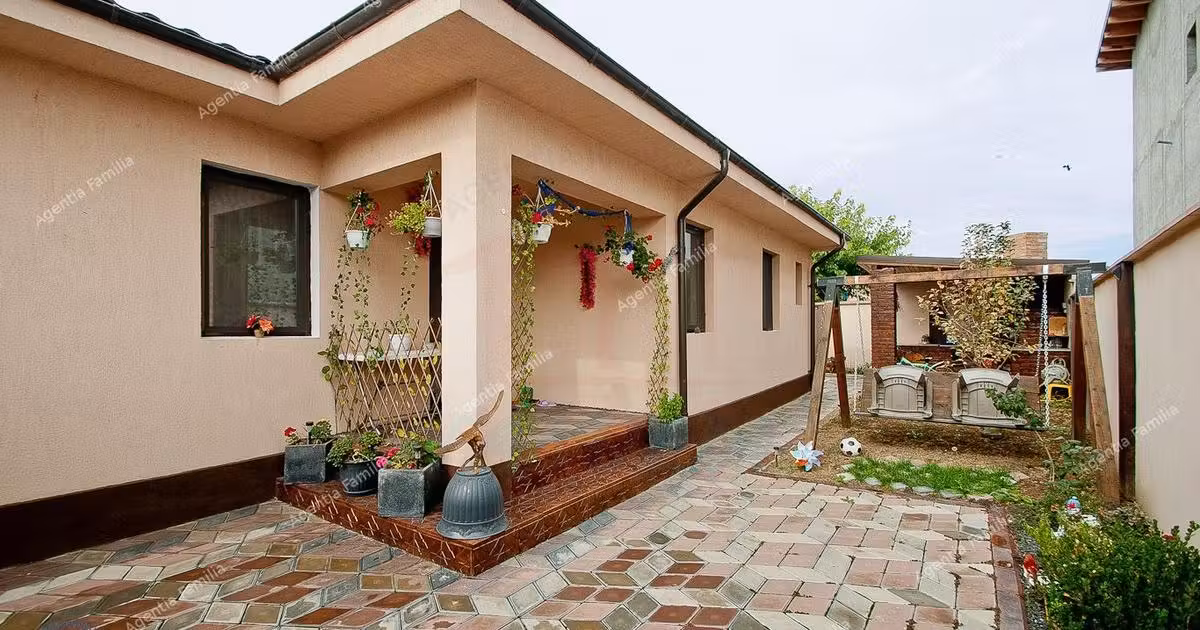Casă individuală de vânzare cu 3 camere, mobilată în zona Central, Galați