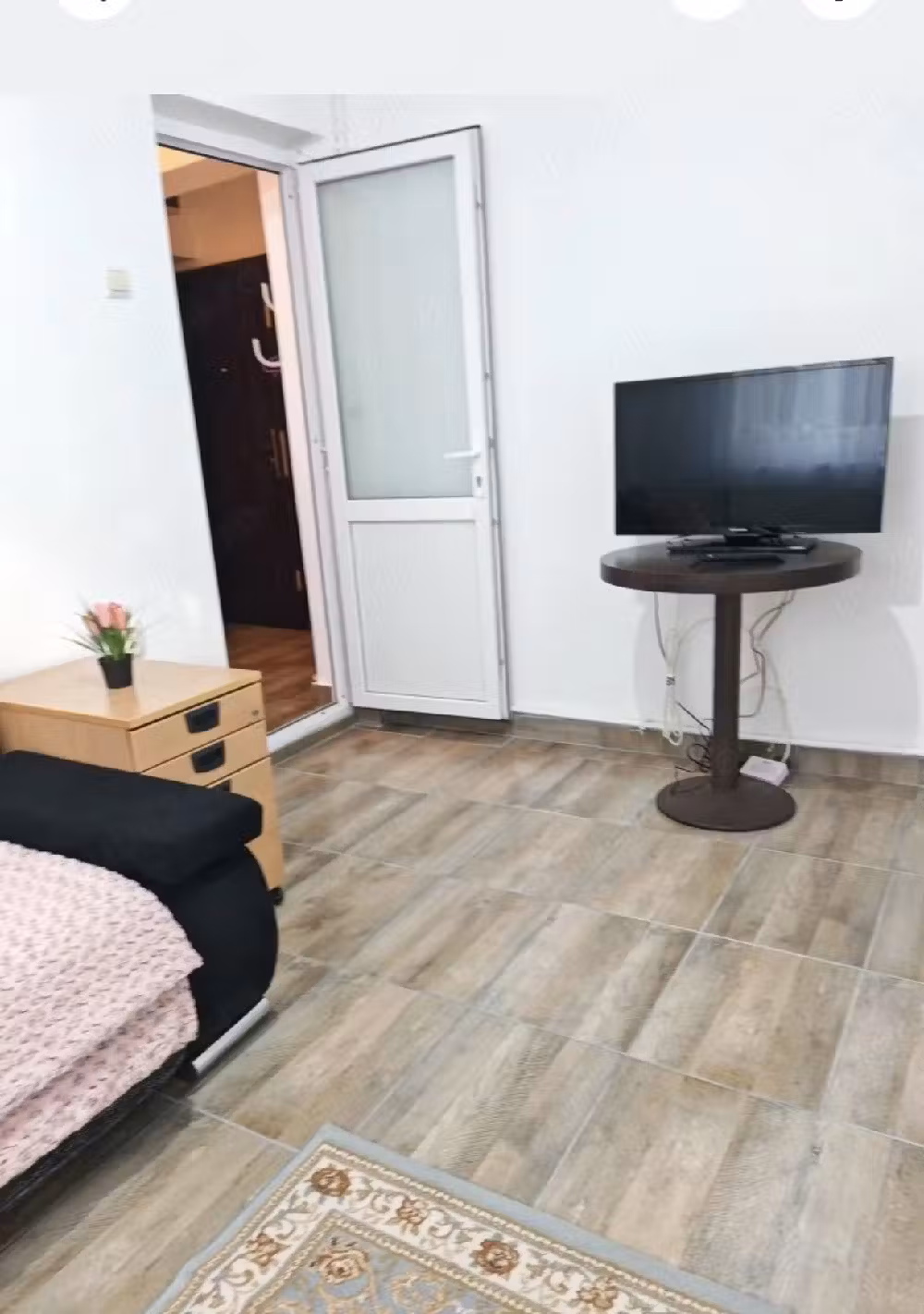Vand sau inchiriez garsoniera în oraș Găești.