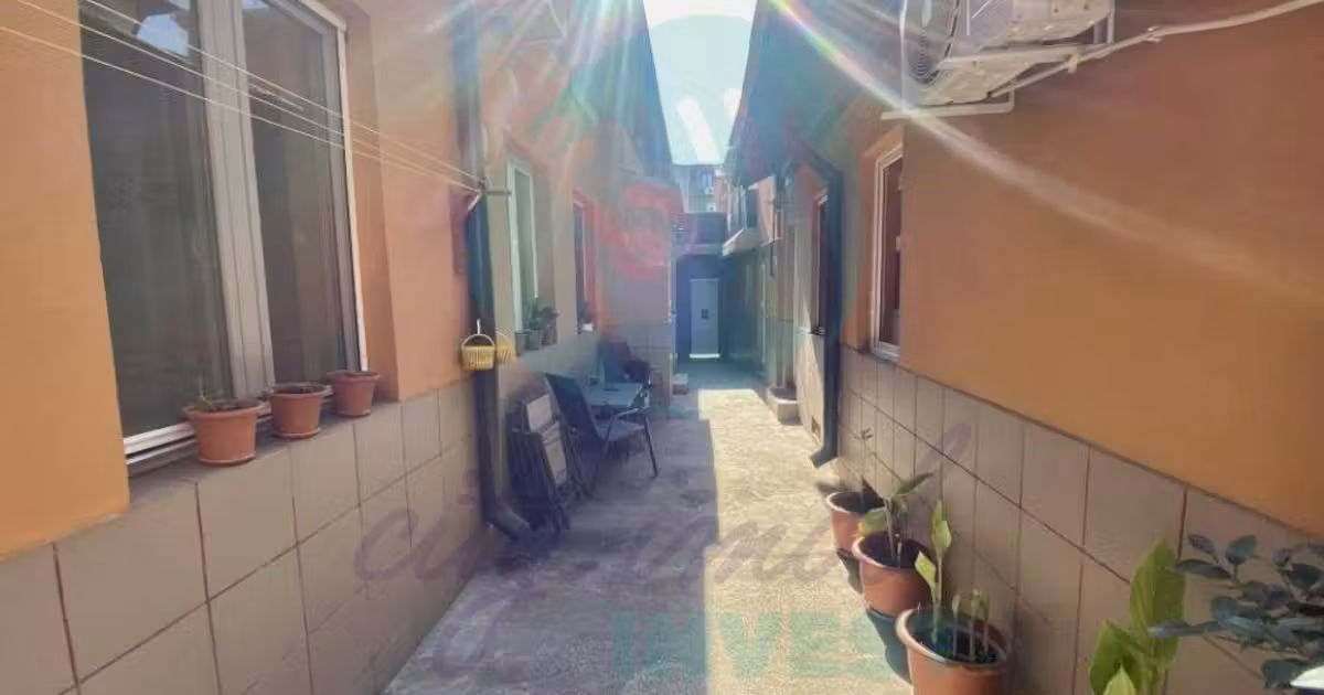 Casă individuală de vânzare cu 3 camere, mobilată în zona Alba Iulia, Sector 3