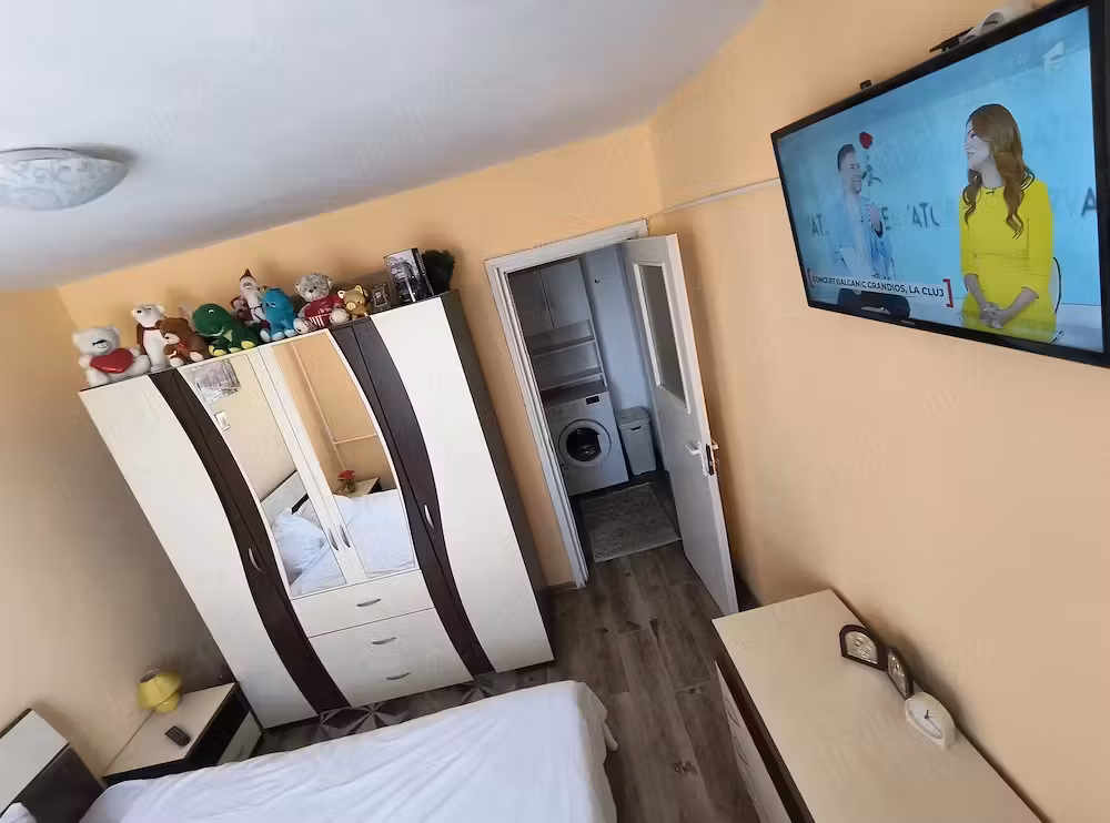 Închiriez apartament 2 camere semidecomandat Craiovița