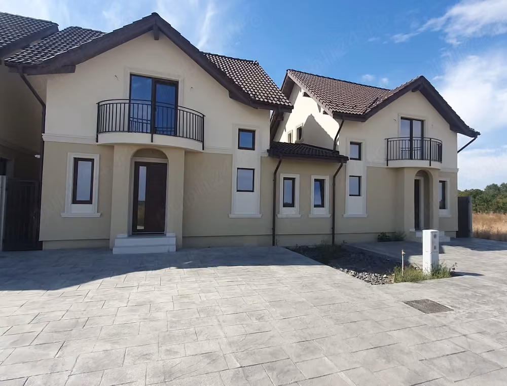Proprietar vand duplex la alb in Covaci