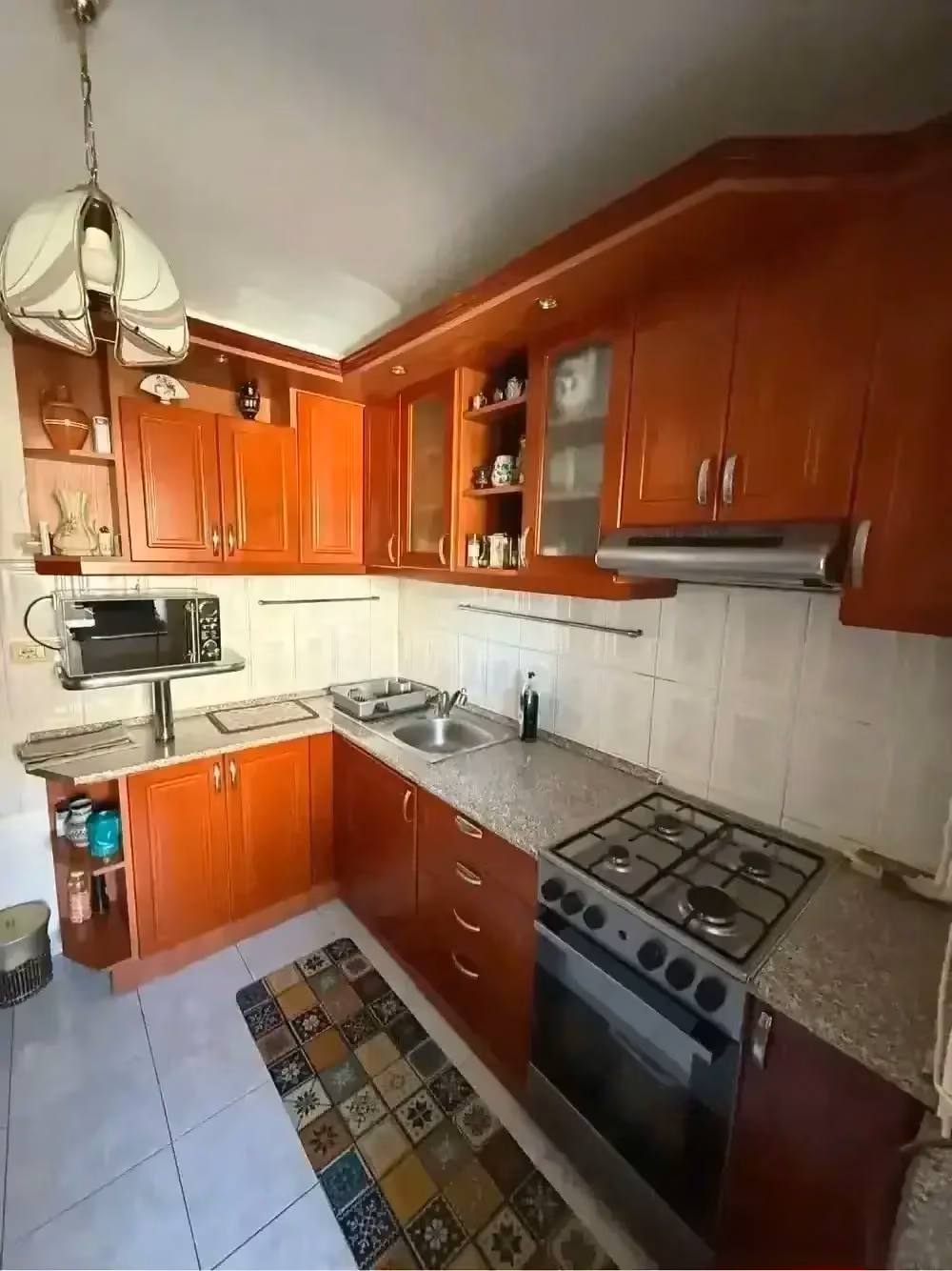 Vand apartament 3 camere etaj 1 Alfa Pret negociabil