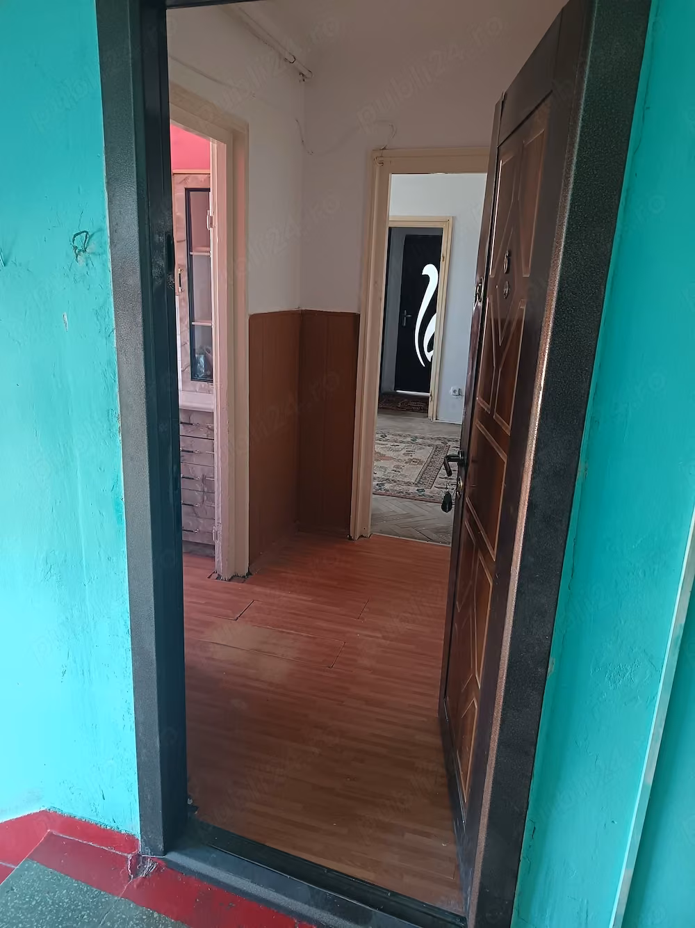 Vând apartament cu 2 camere pe Bulevardul Mihai Viteazul blocul D5. Preț 19500 Euro negociabil.