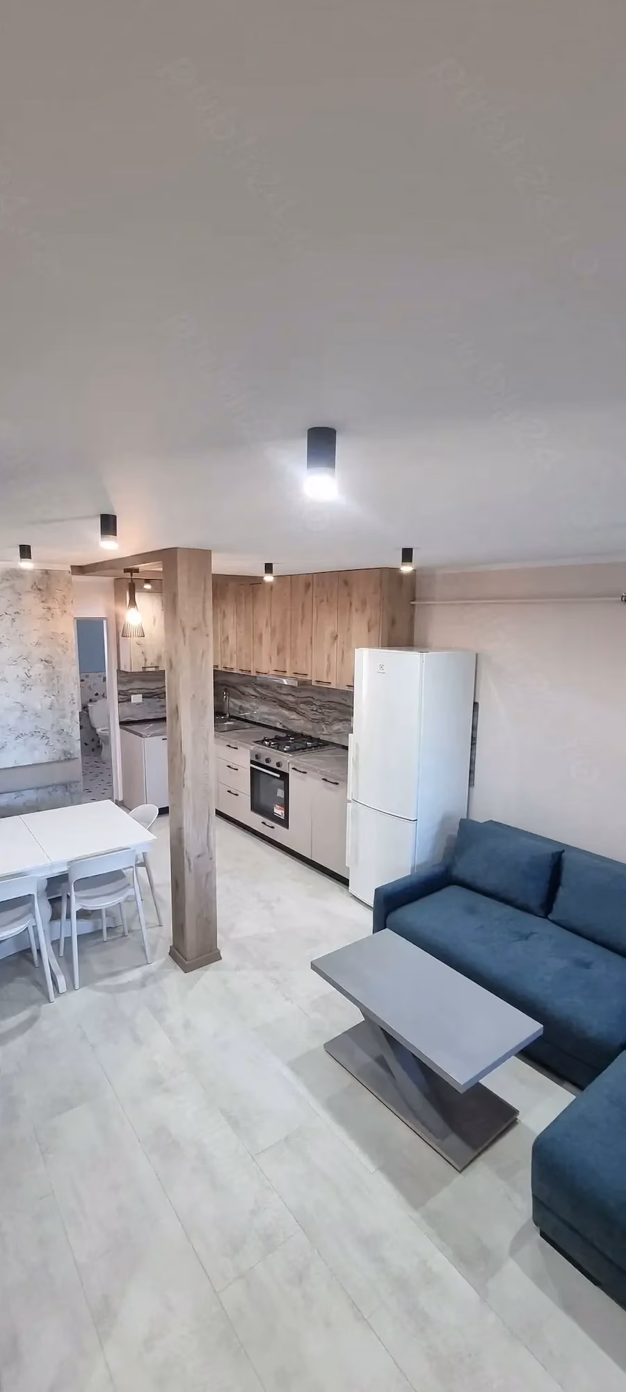 Inchiriez apartament cu 2 camere