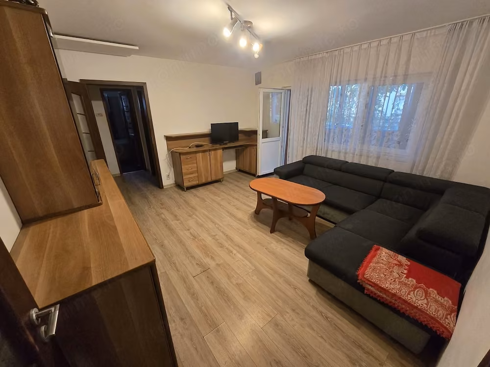Aproape de Spitalul Judetean. Mobilat. Boxa la subsol