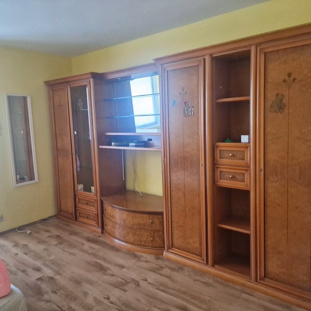 Închiriez garsoniera