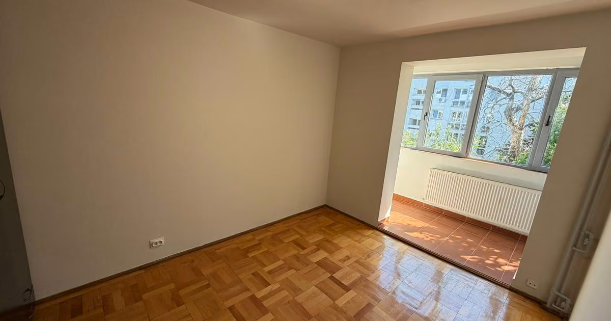 Apartament de vânzare cu 3 camere în zona Titan, Sector 3