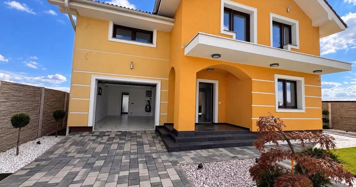 Casă individuală de vânzare cu 7 camere în Moșnița Nouă