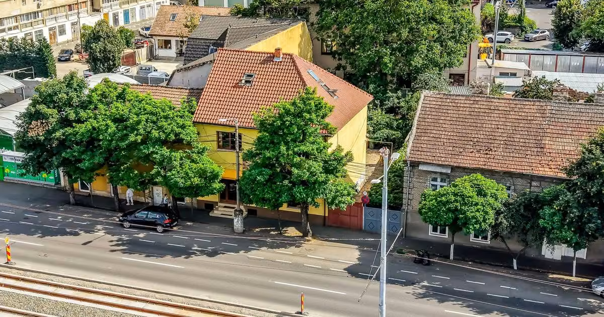 Casă de vânzare cu 10 camere, mobilată în zona Polivalentă, Arad
