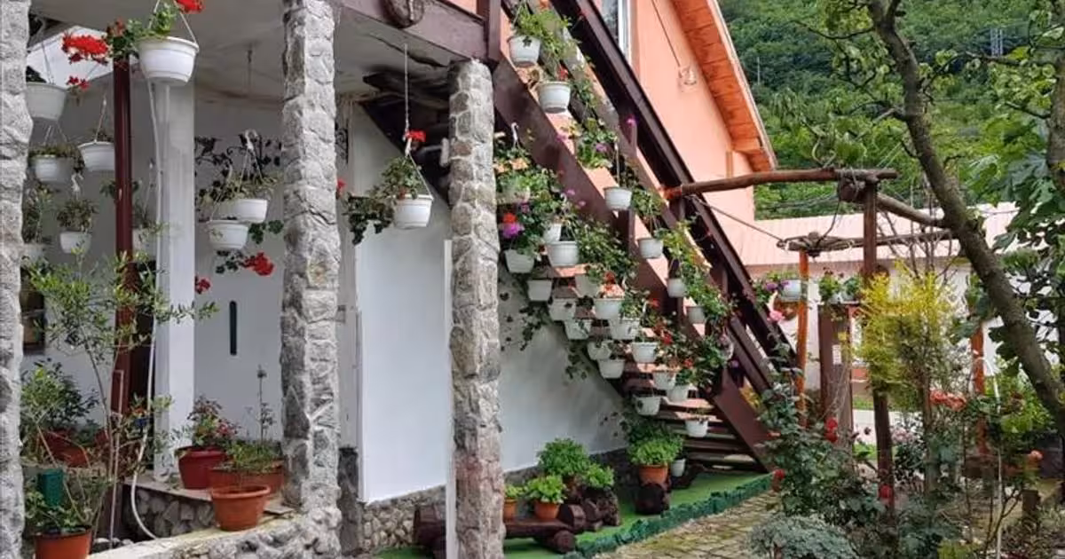 Hotel/Pensiune de vânzare 500 mp în Sasca Montană