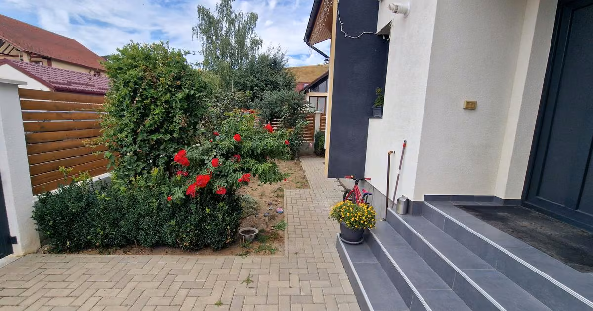Casă de vânzare cu 3 camere în Sânpetru