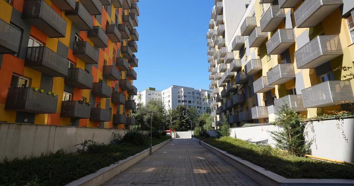 Apartament de vânzare cu 5 camere, mobilat în zona Basarabia, Sector 3