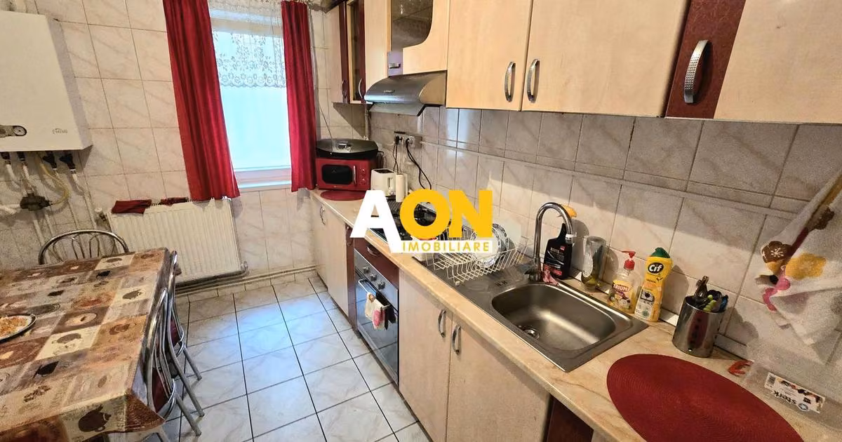 Apartament de vânzare cu 3 camere, mobilat în zona Central, Alba Iulia