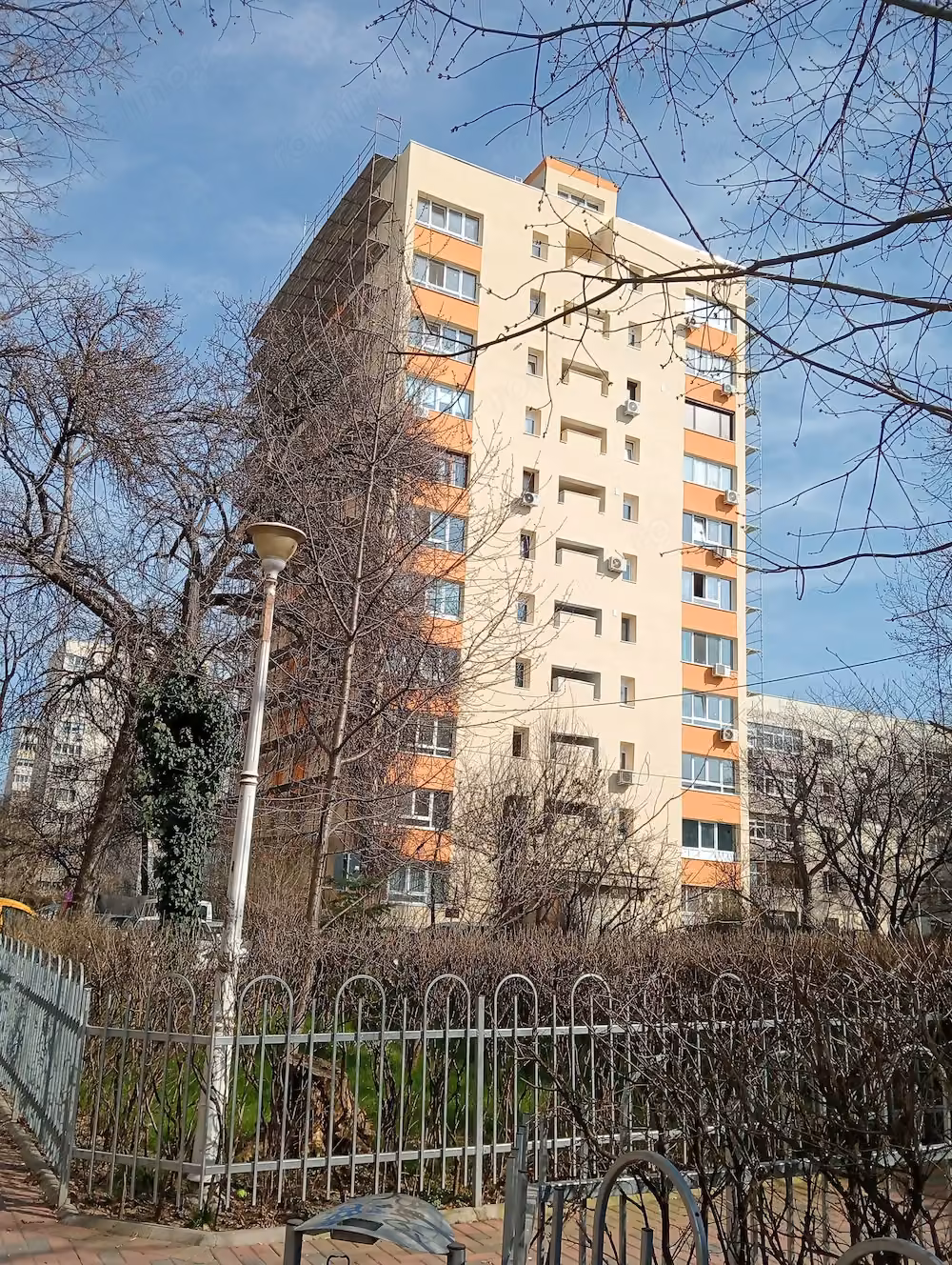 Vând apartament 2 camere Titan