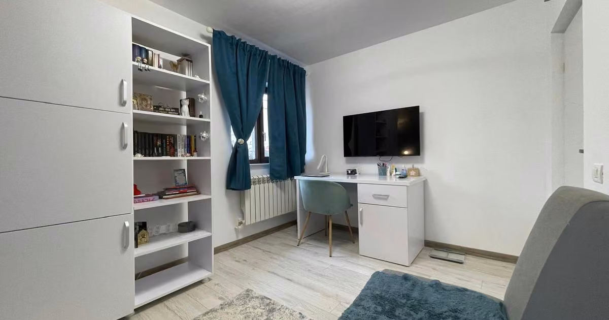 Casă de vânzare cu 8 camere în zona Trocadero, Constanța