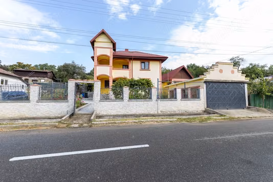 Casă CALUGARENI