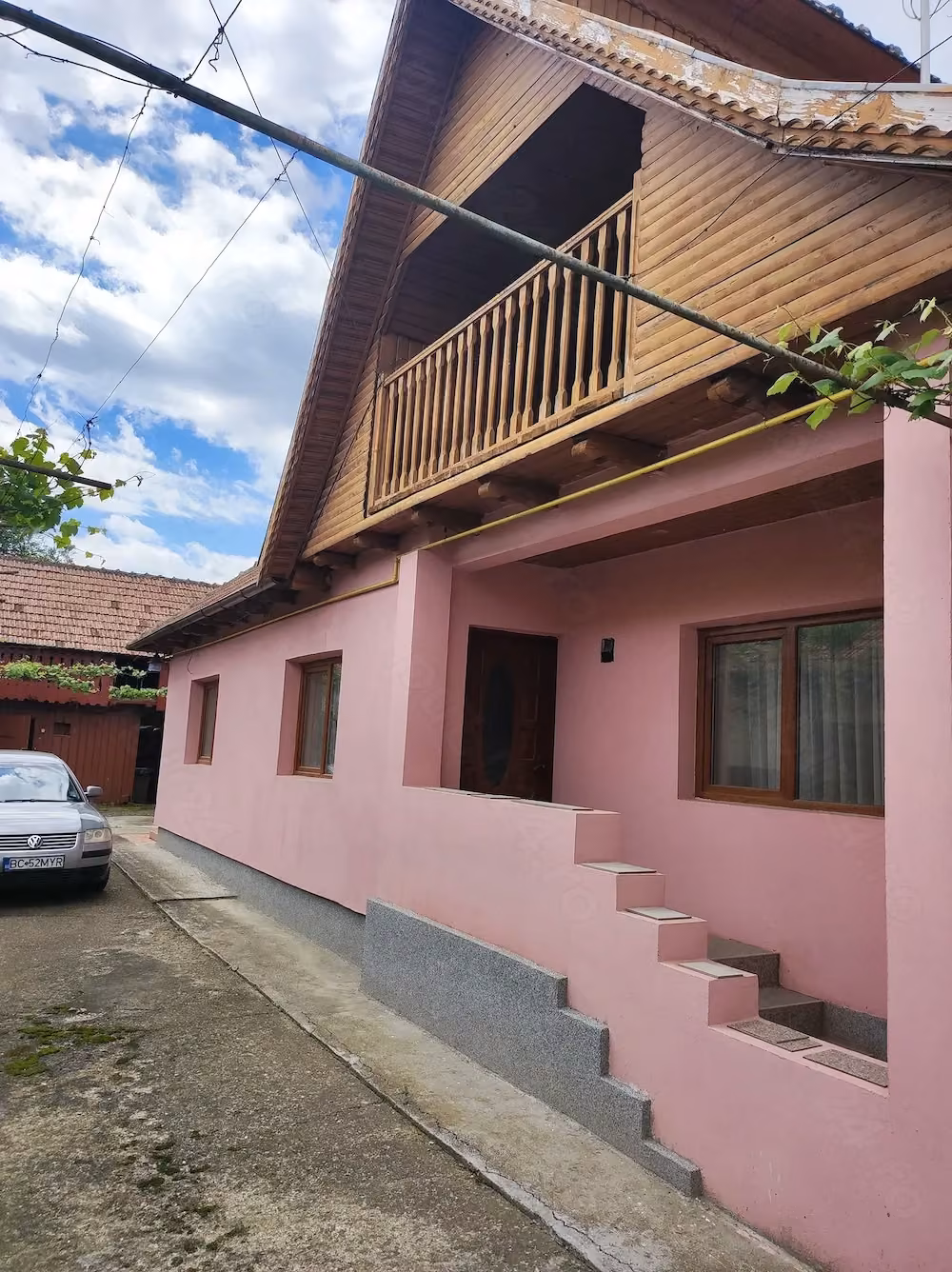 Vând casă cu teren si livadă!