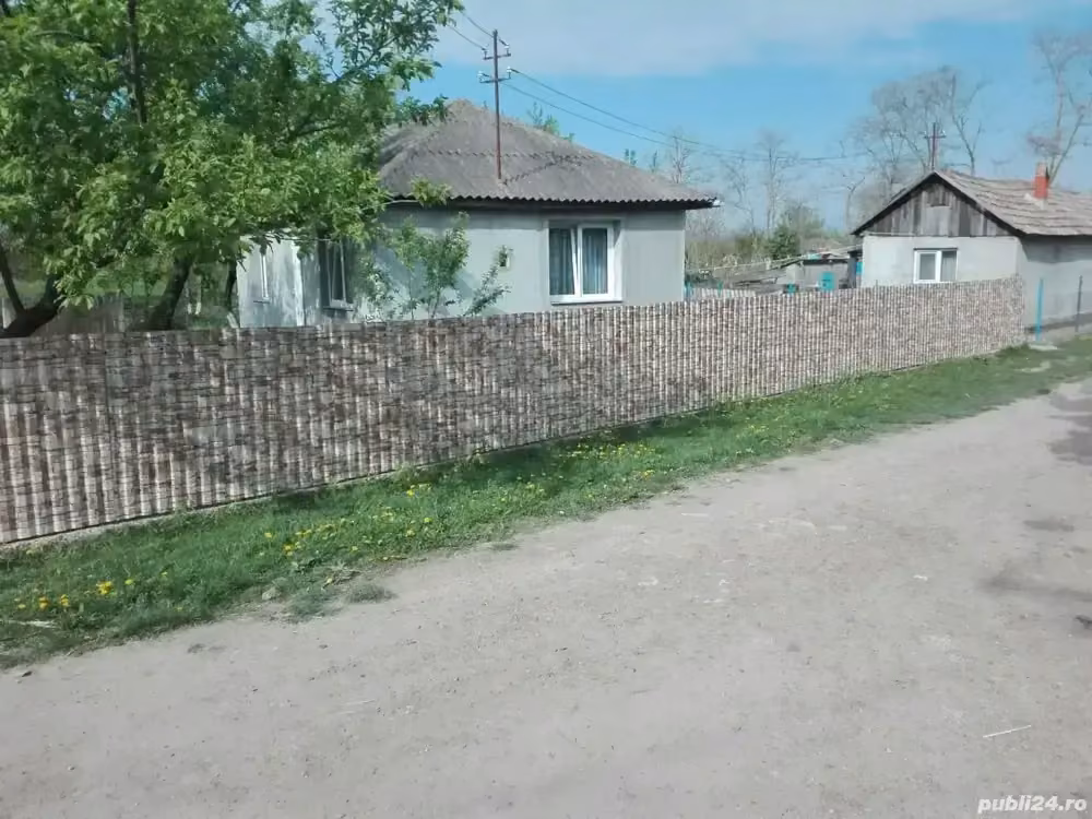 Vand casa 22 000 euro .