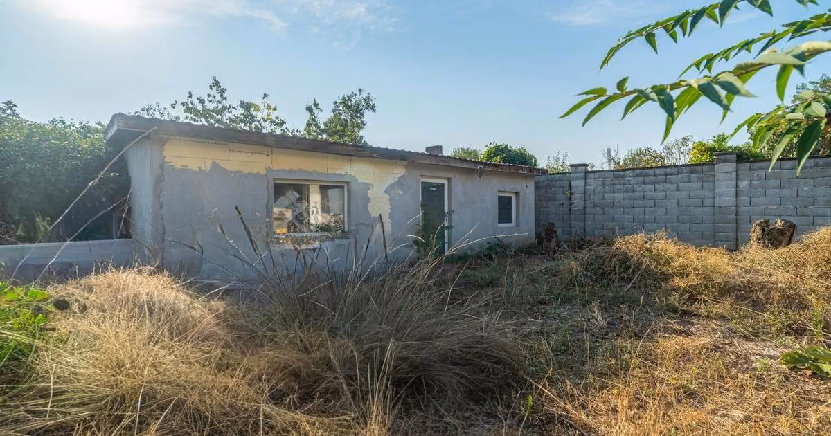 Casă individuală de vânzare cu 2 camere în zona Alfa, Arad