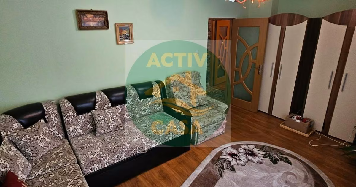 Apartament de vânzare cu 3 camere în Roman