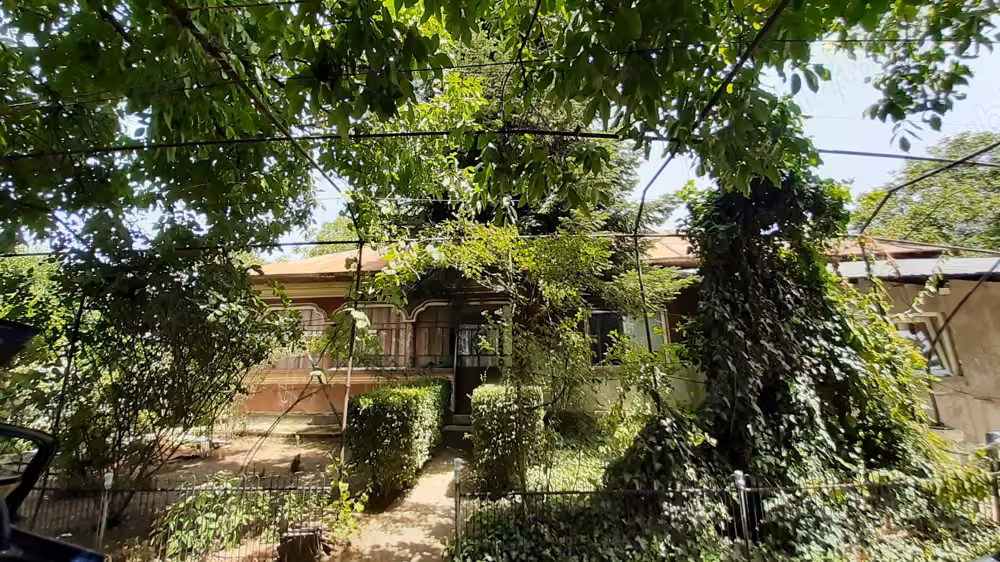 Vând casă cu teren intravilan în comuna Frumușani