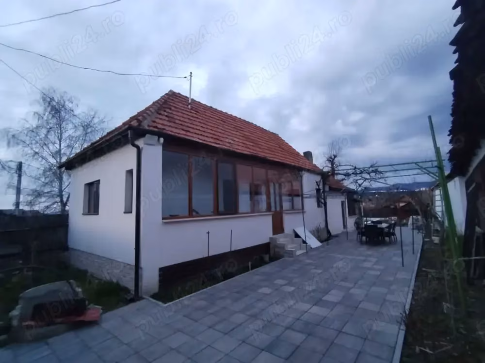 Se vinde casa renovata Tarlungeni, teren  550 m