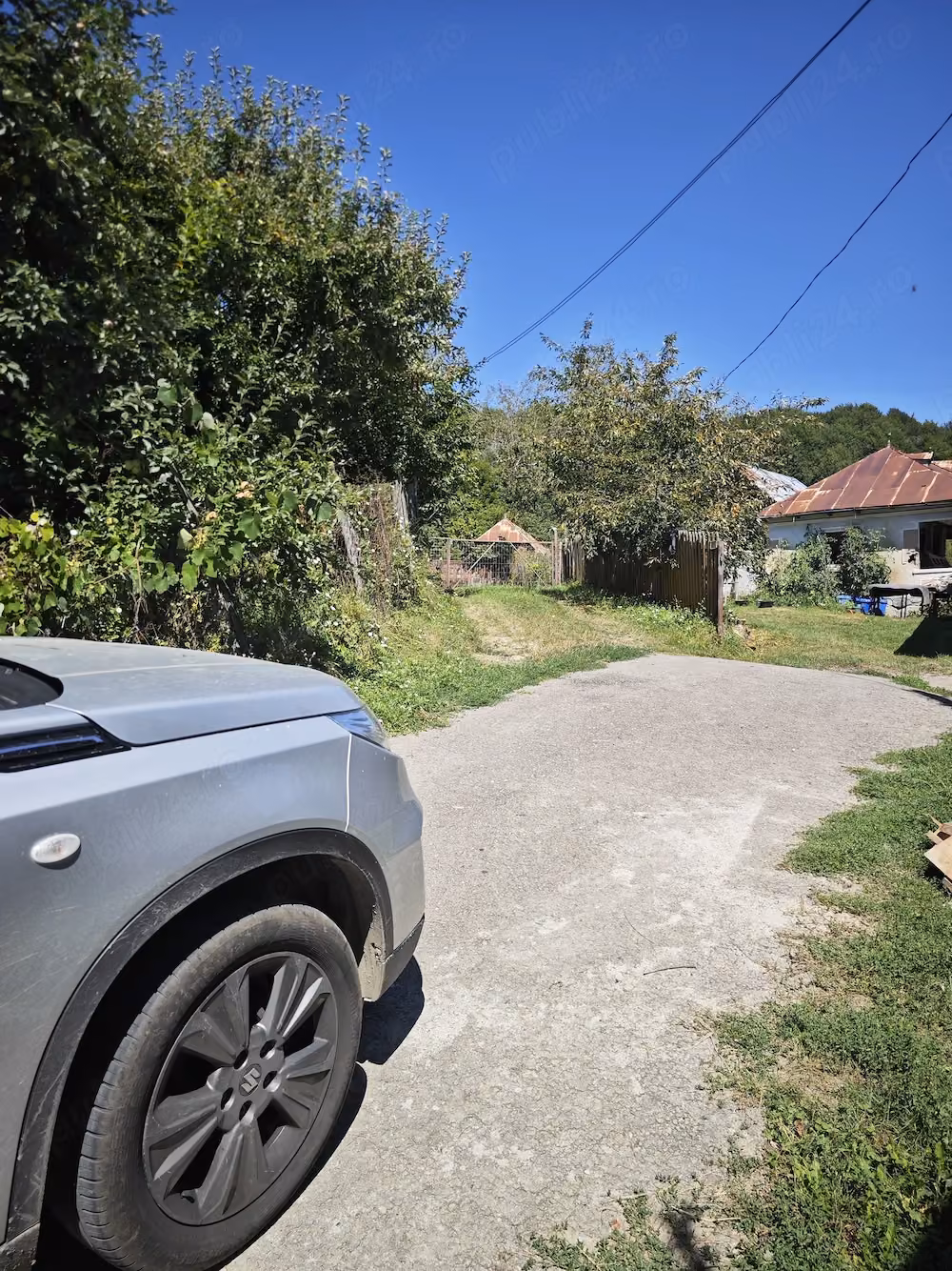 Casa bătrânească și terenuri oportunitate