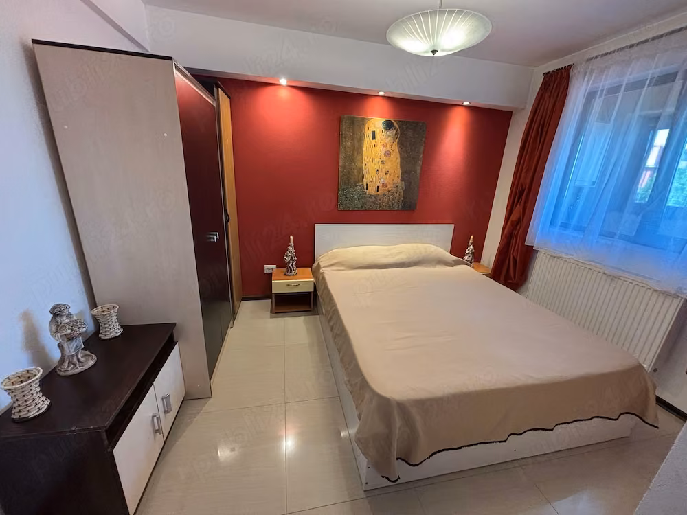 Apartament 3 camere semidecomandat