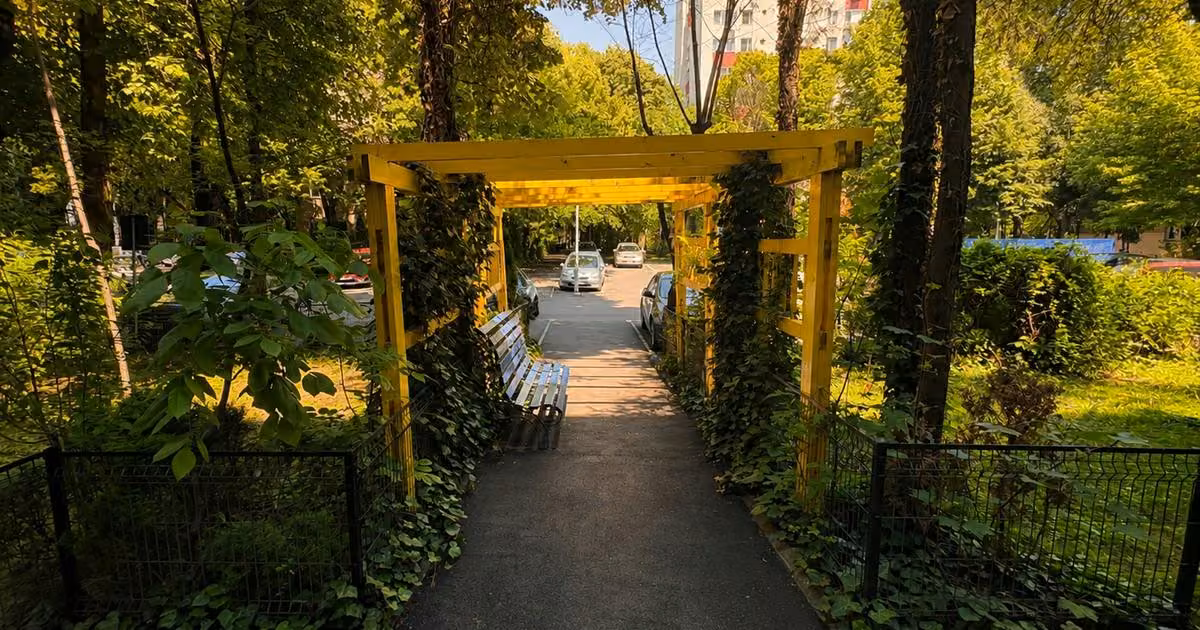 Apartament de vânzare cu 3 camere în zona Brâncoveanu, Sector 4