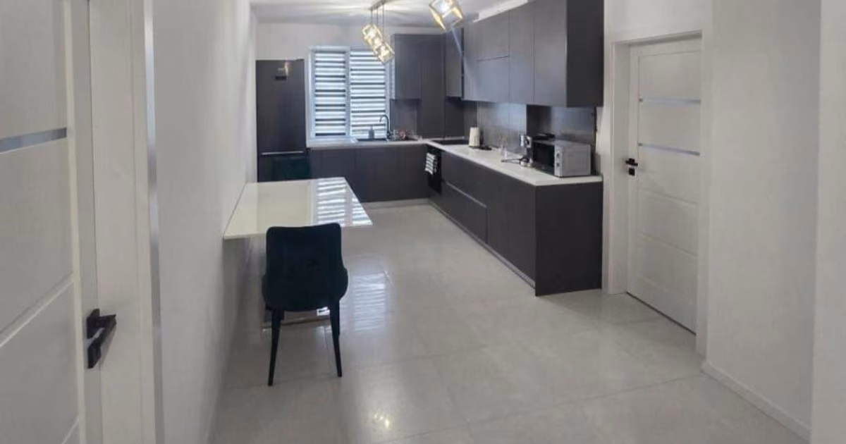 Apartament de vânzare cu 3 camere, mobilat în Florești