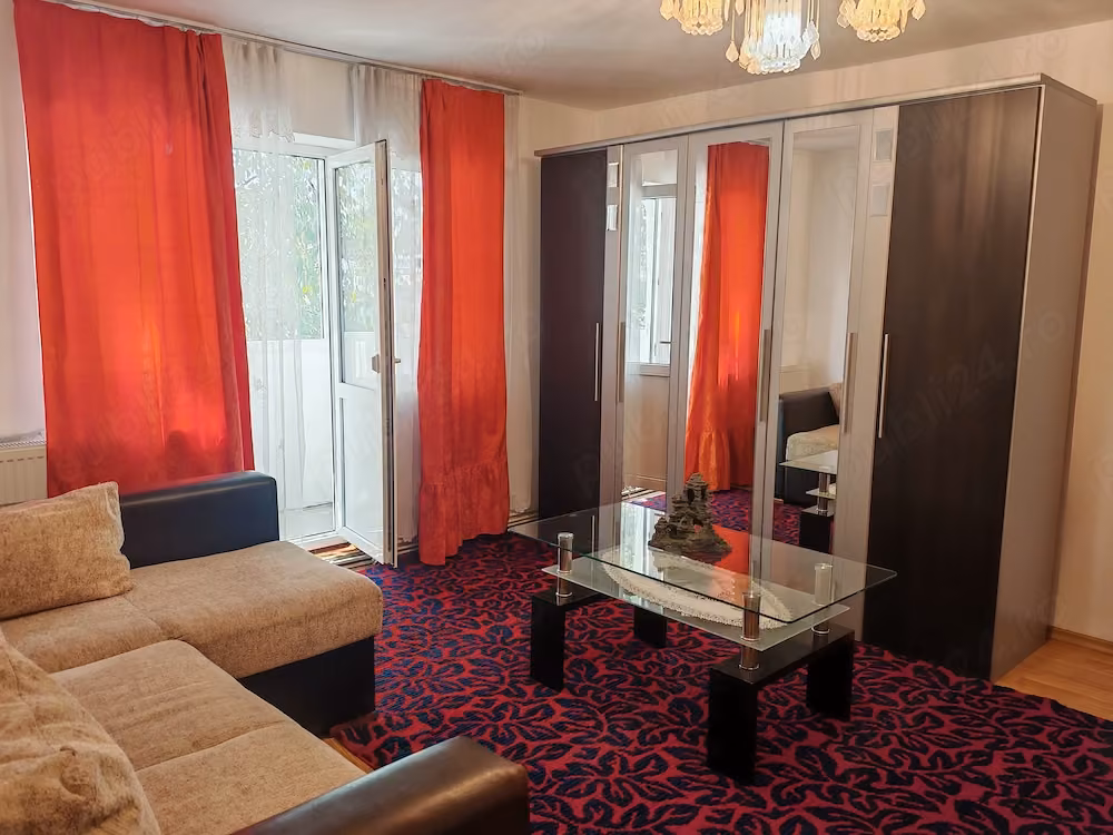 Ofer spre închiriere apartament cu 2 camere