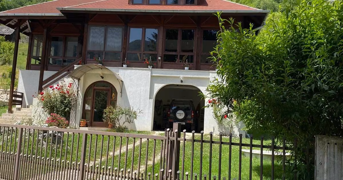Casă individuală de vânzare cu 5 camere în Podu Dâmboviței